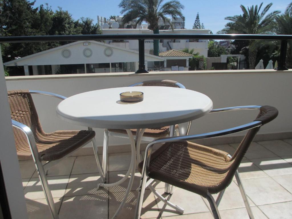 Andries Apartments Paphos Esterno foto