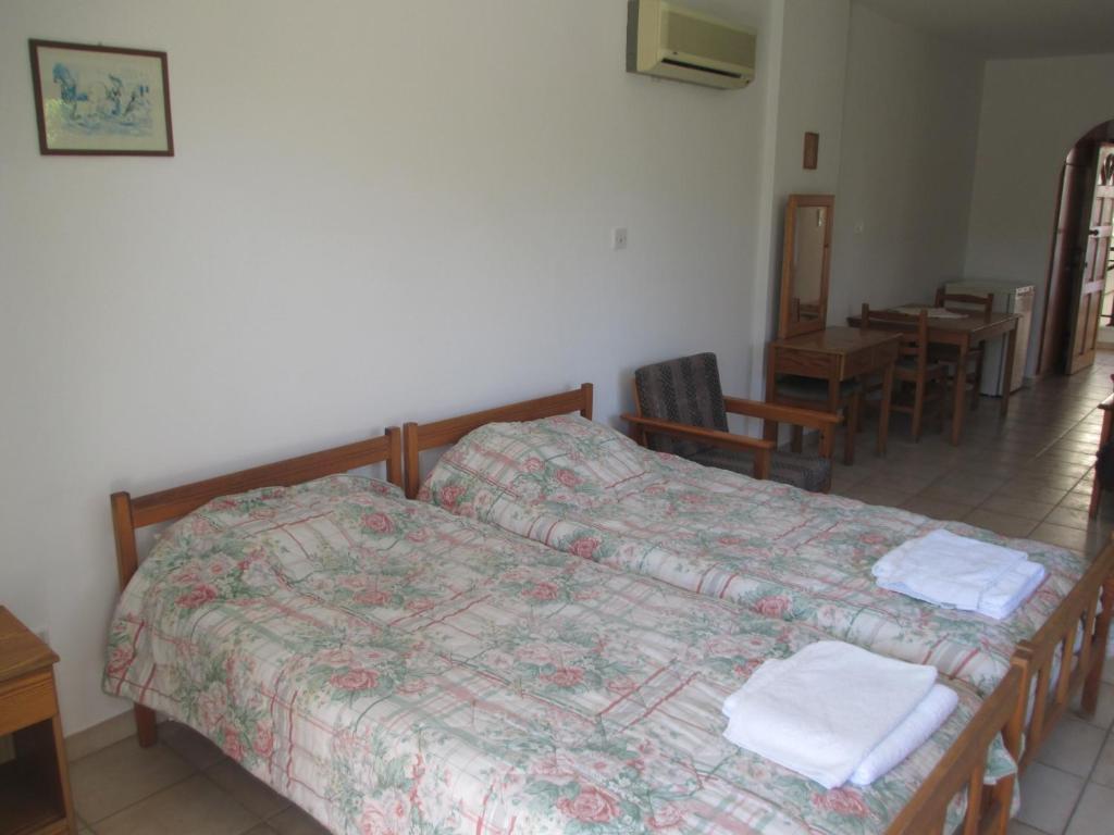 Andries Apartments Paphos Esterno foto