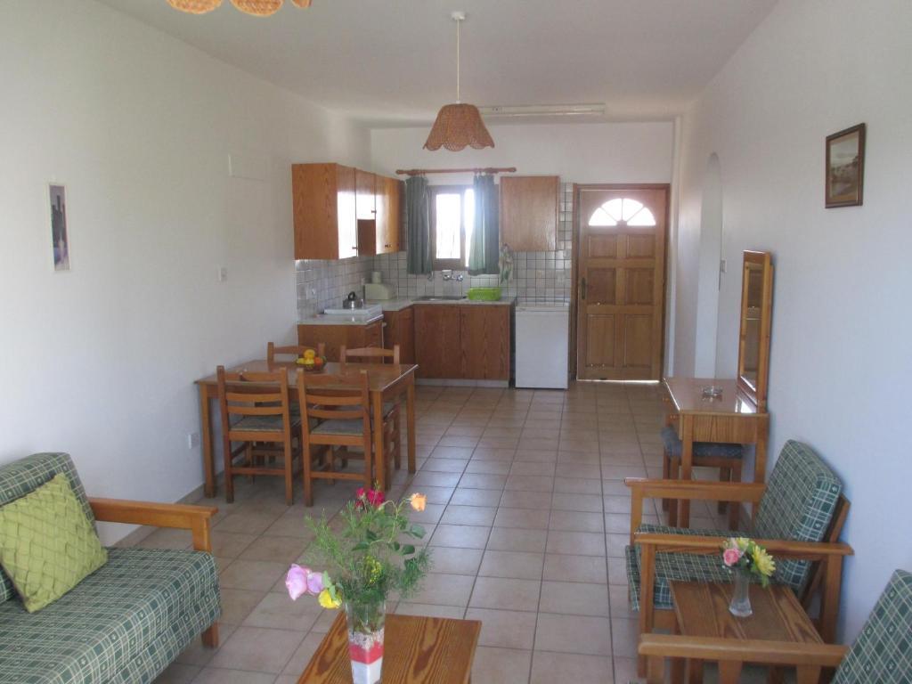 Andries Apartments Paphos Esterno foto