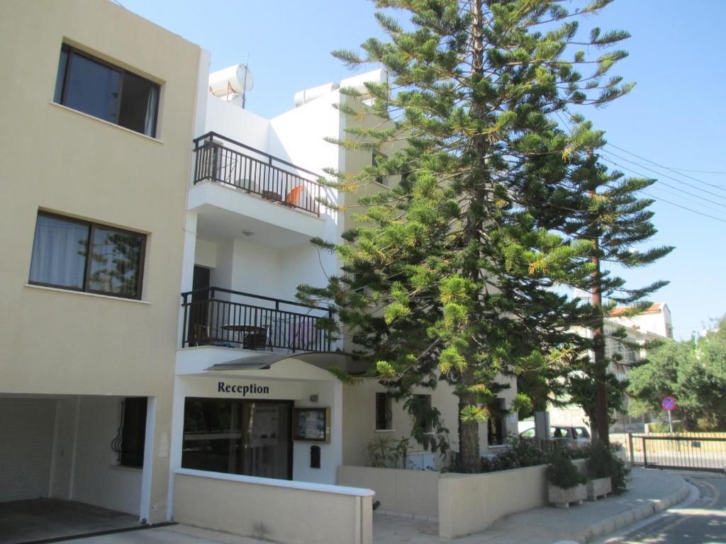 Andries Apartments Paphos Esterno foto
