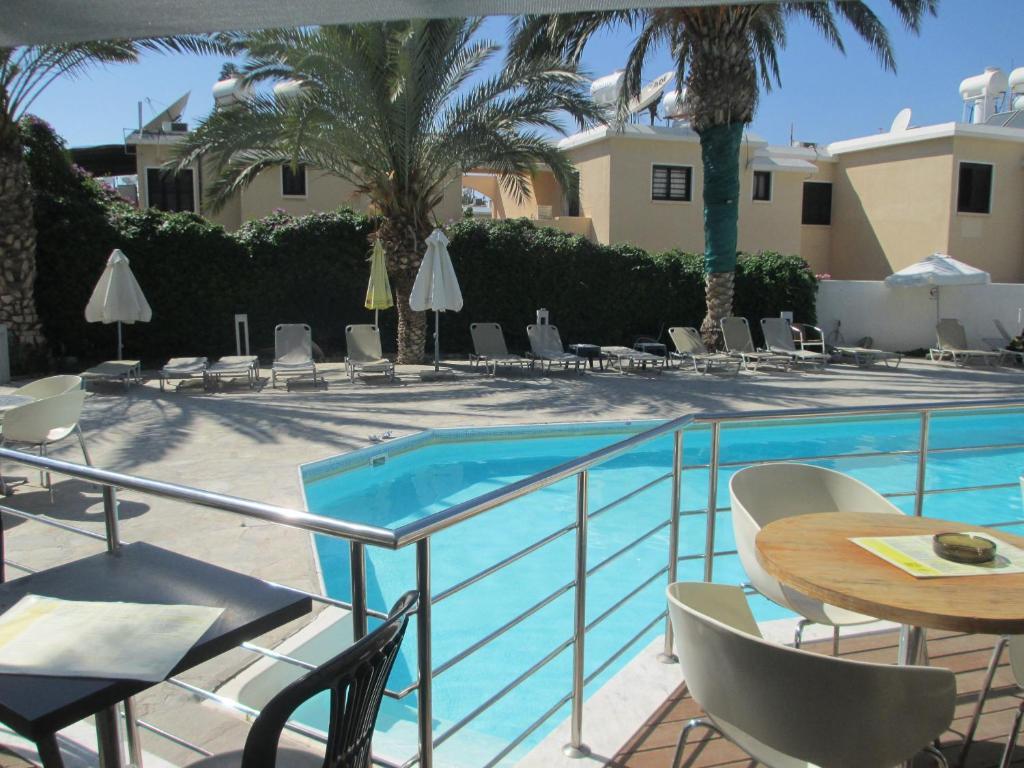 Andries Apartments Paphos Esterno foto