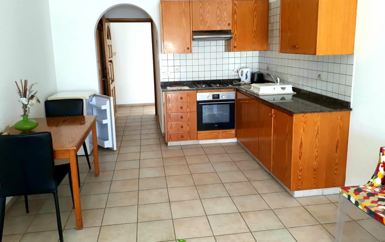 Andries Apartments Paphos Esterno foto