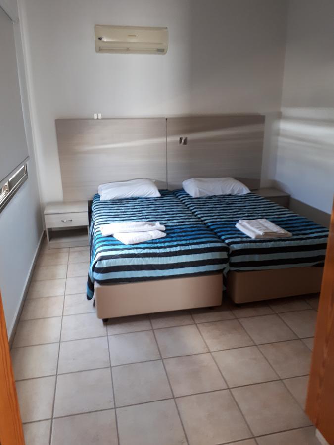Andries Apartments Paphos Esterno foto